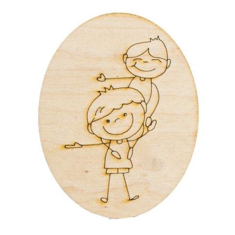 Drewniany owal z grawerunkiem dwóch braci, młodszy siedzi na ramionach starszego